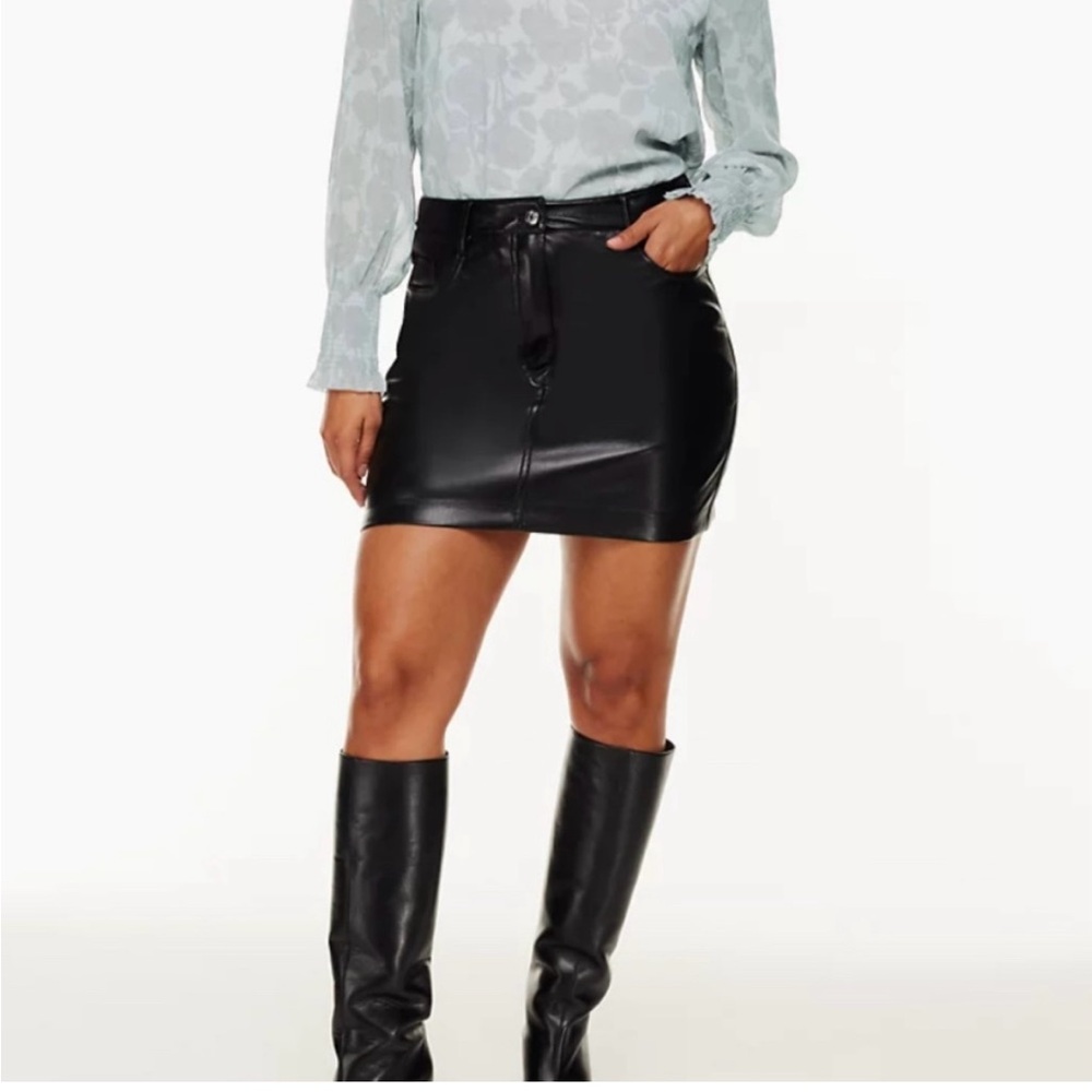 NWT Aritzia Wilfred Black Leather Chemistry Mini Skirt in Black Size 8